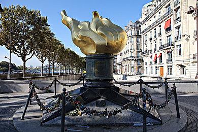 系列全新手游《游戏王CROSS DUEL》确定9月6日上线